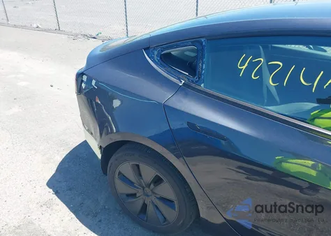 2024 Tesla Model 3 Long Range Dual Motor All-Wheel Drive/Rear-Wheel Drive z USA, uszkodzony, nr VIN 5YJ3E1EA3RF784002